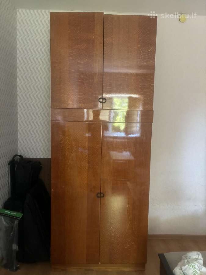 Dovanoju spintą su “jugoslavišku paviršiumi