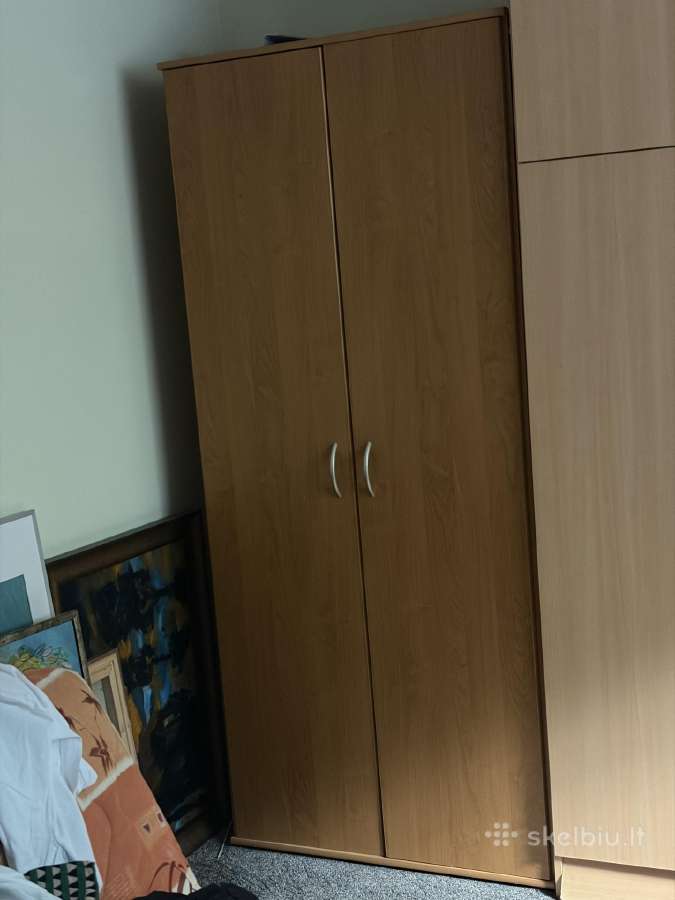 Dovanoju drabužių spintą