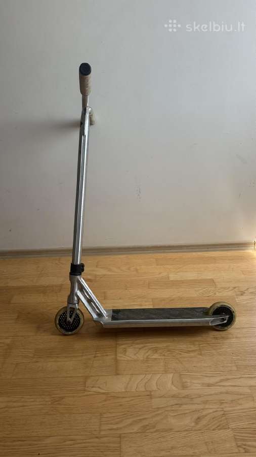 Custom triukinis paspirtukas
