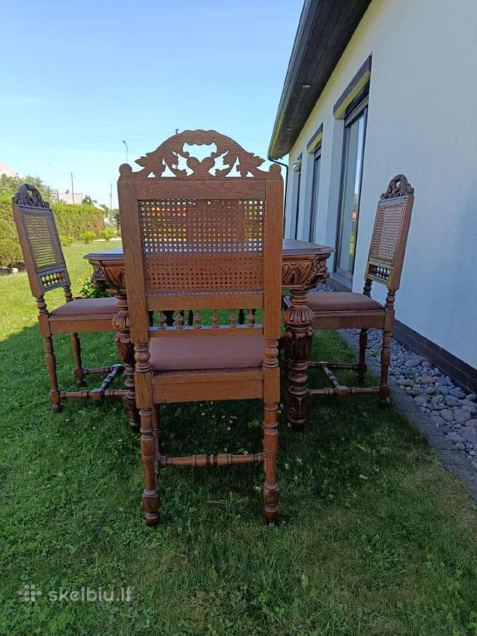Ąžuolo masyvo stalas ir 4 kėdės