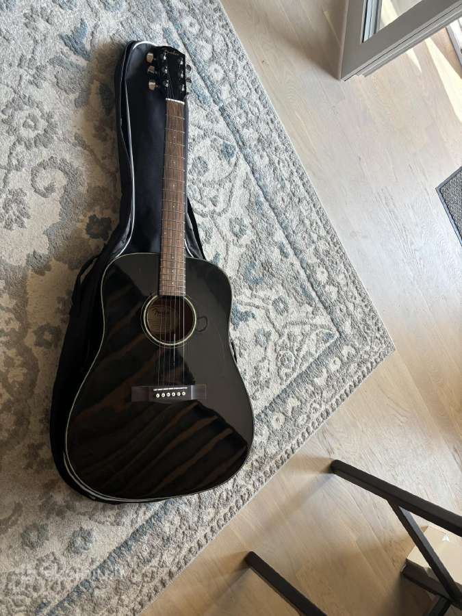 Akustine gitara Fender CD-60 su deklu