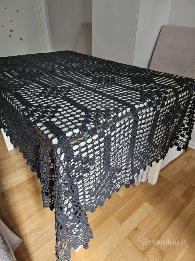 Vintažinė rankų darbo staltiesė
