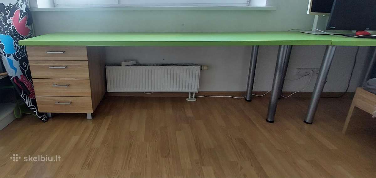 Atiduodamas Rašomasis Stalas Ir Lova Su Spintele