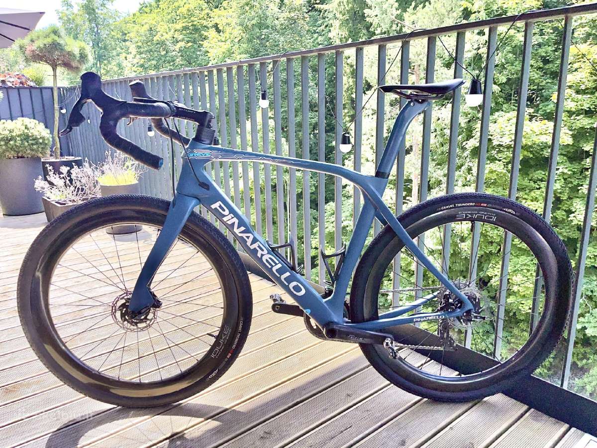 Pinarello Grevil vertigo blue + galios matuoklis