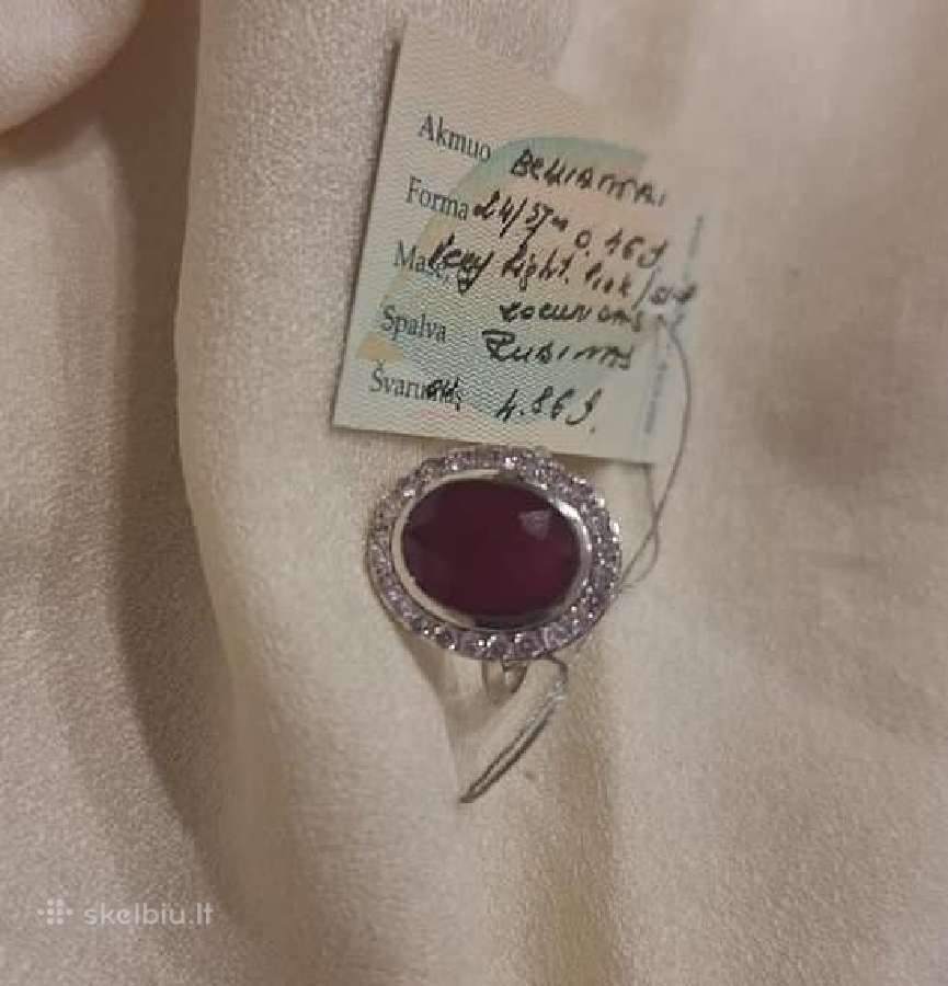 Aukso žiedas su nekaitintu rubinu (4,68ct)