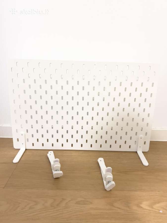 Horizontal skadis panel with table mount
