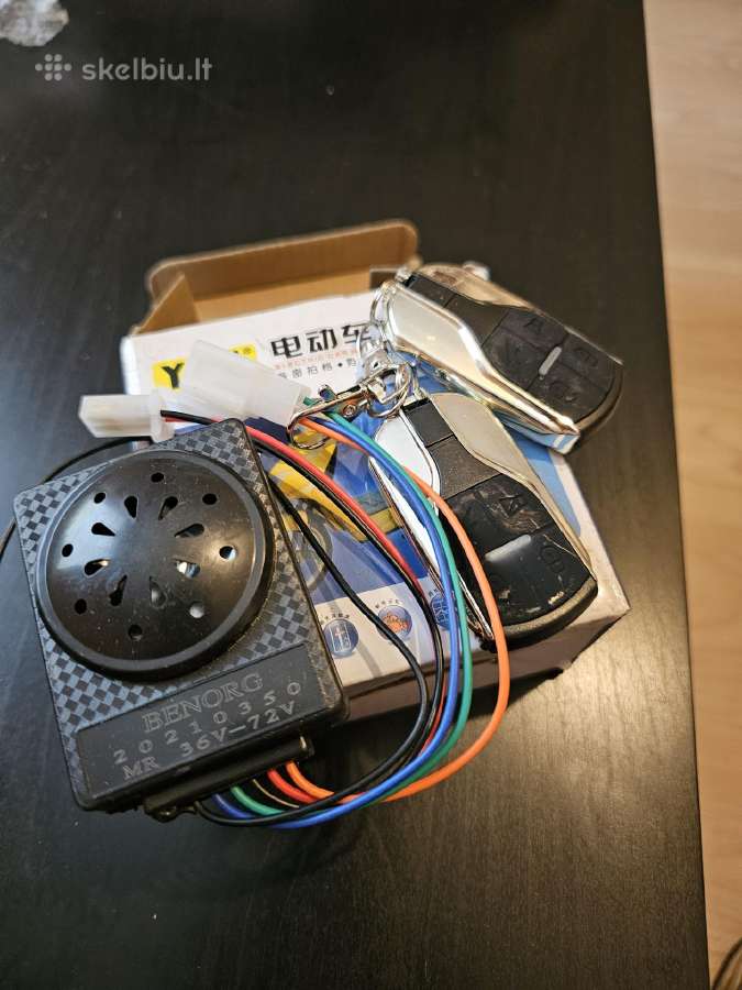 Ivairios elektriniu paspirtuku dalys