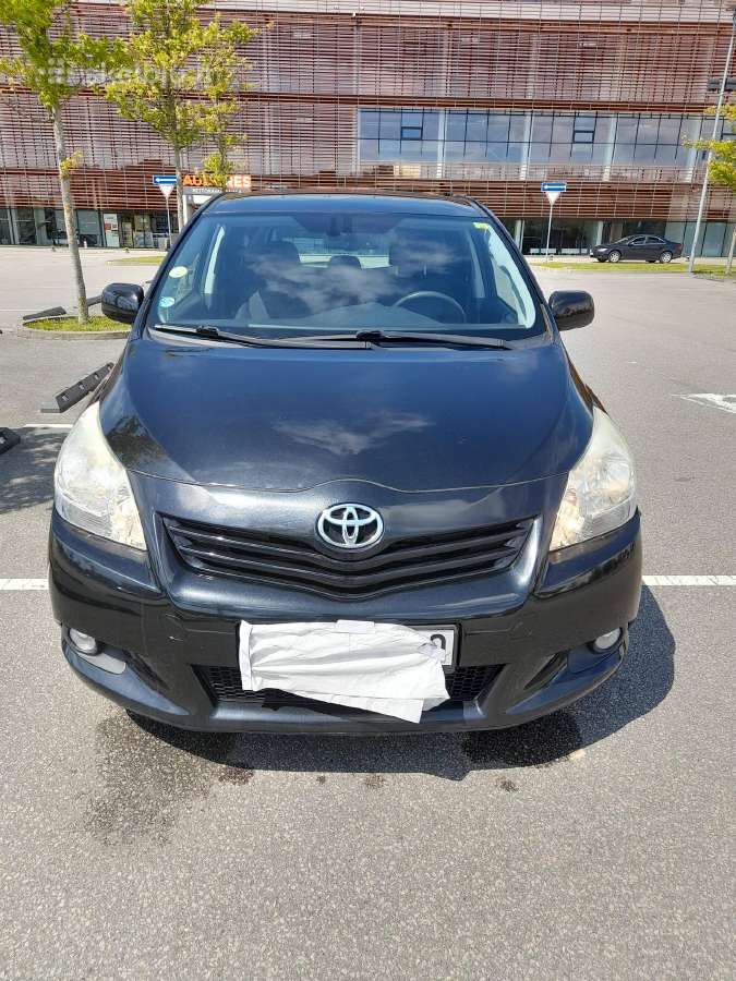 Parduodamas Toyota Verso