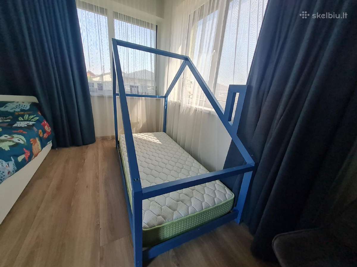 Vaikiška lova namelis su čiužiniu