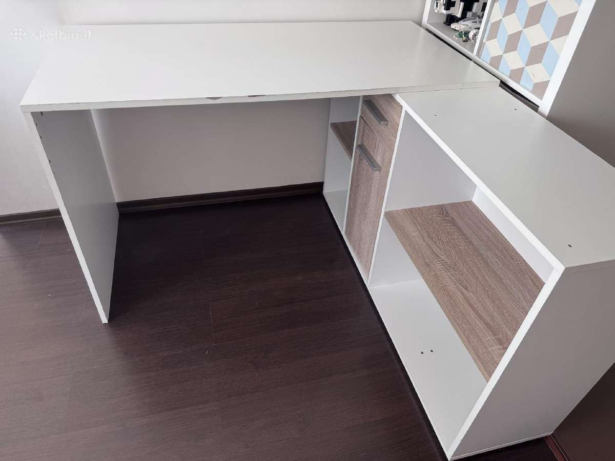 Rašomas stalas