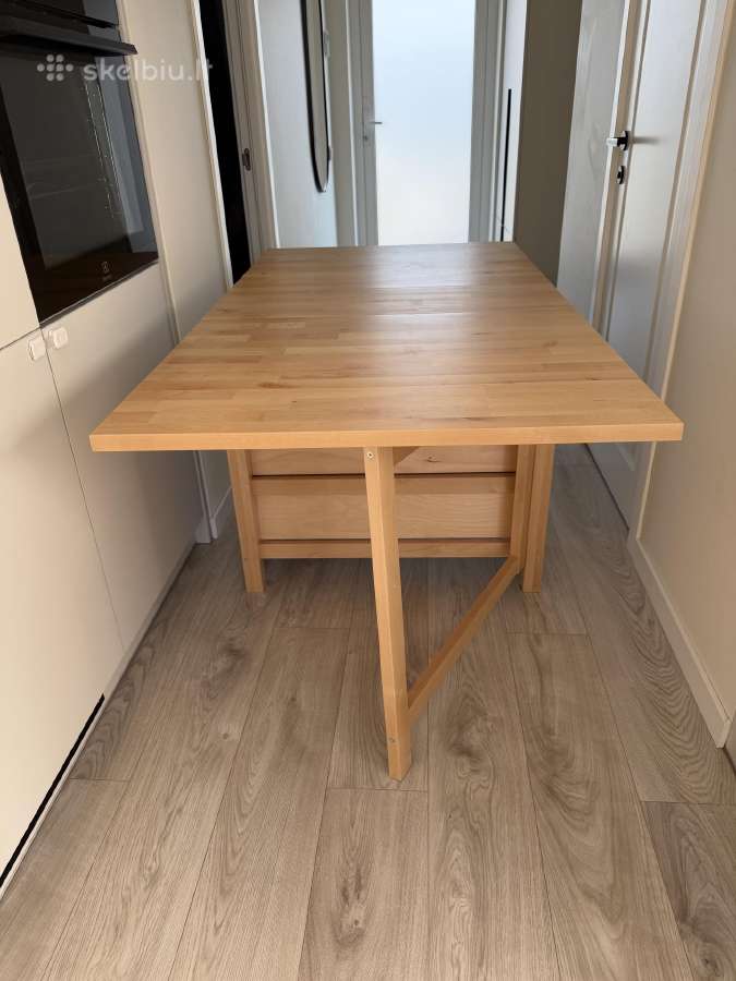Ikea stalas-knyga