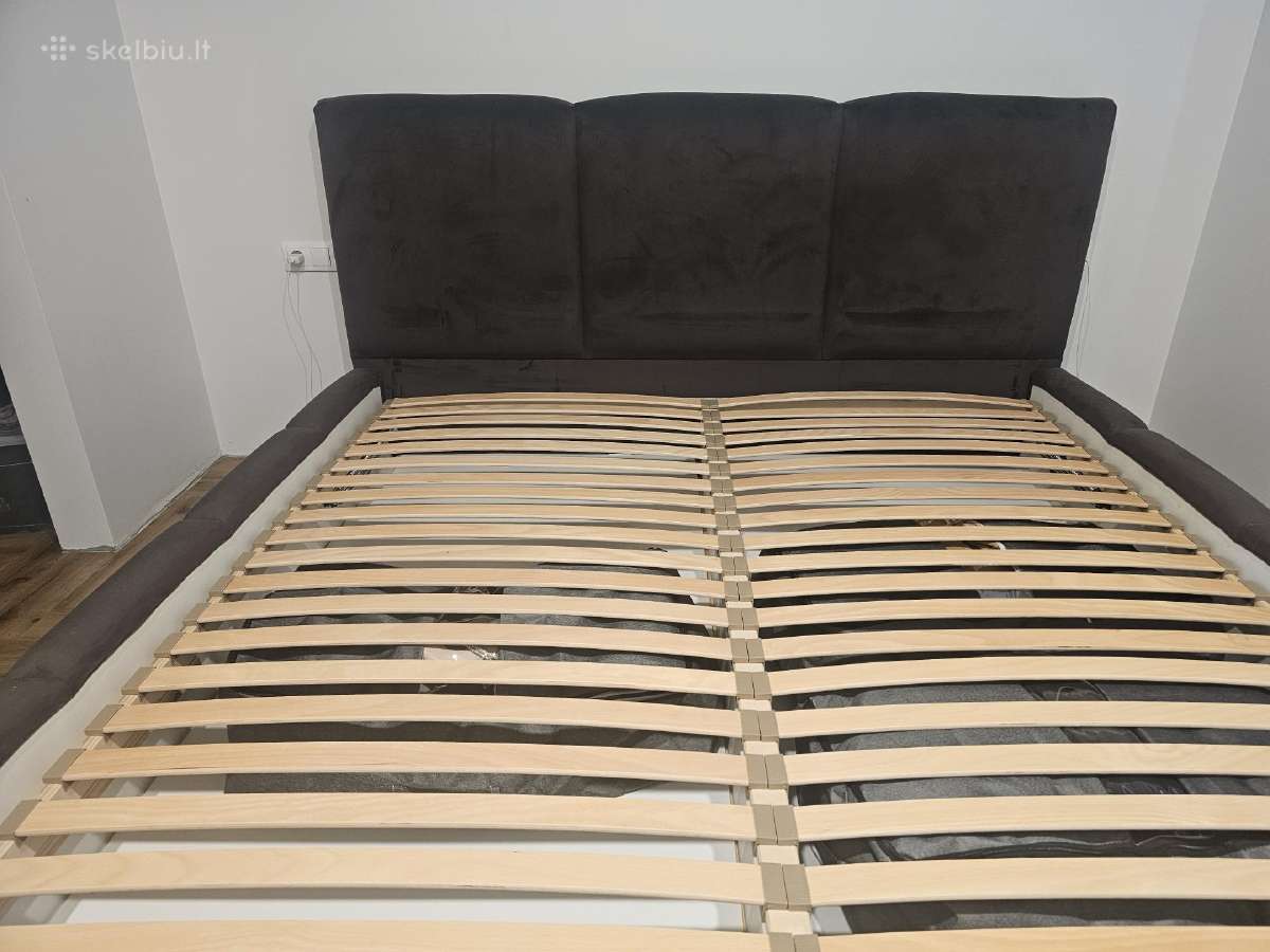 Lovos rėmas 200x200