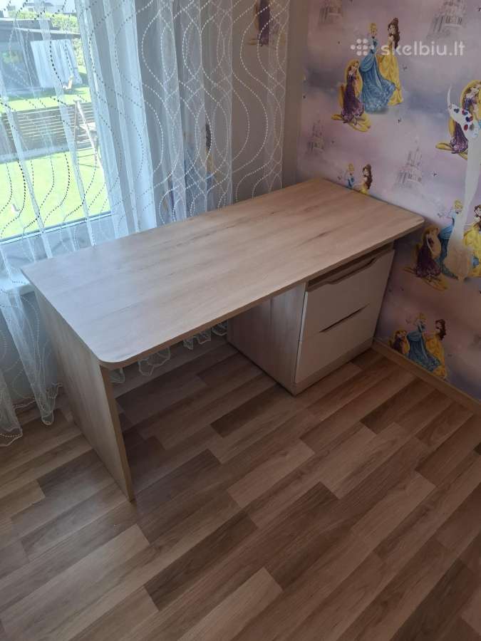 Rašomas stalas