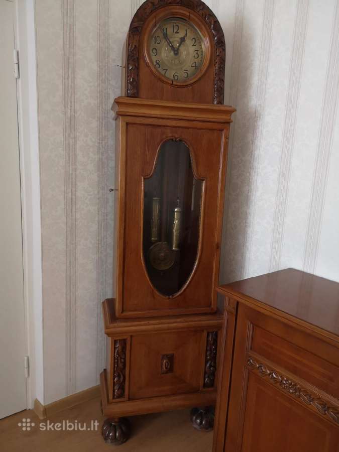 Parduodamas senovinis mechaninis grindinis laikrod