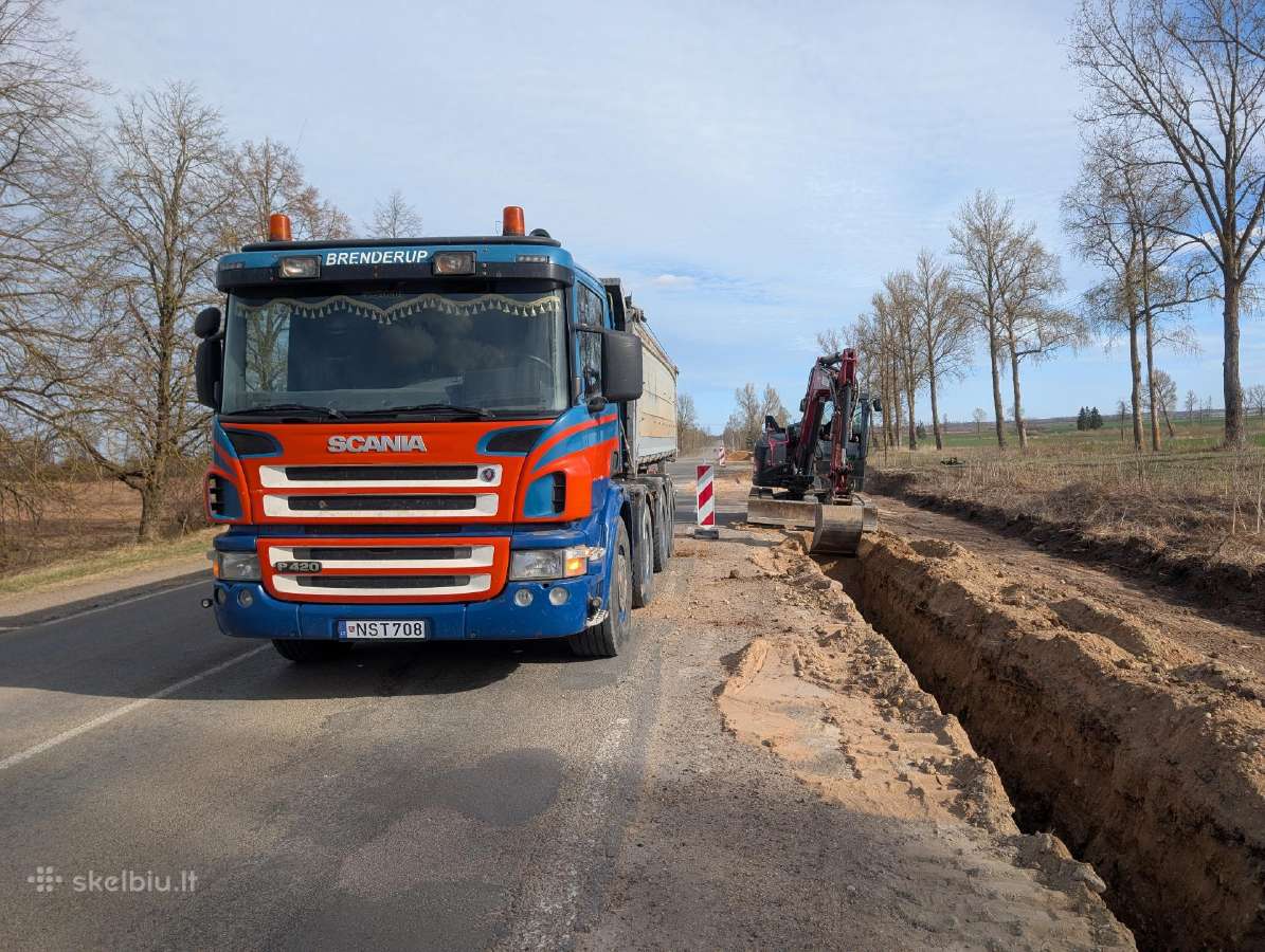 Keturašio savivarčio nuoma su vairuotoju.