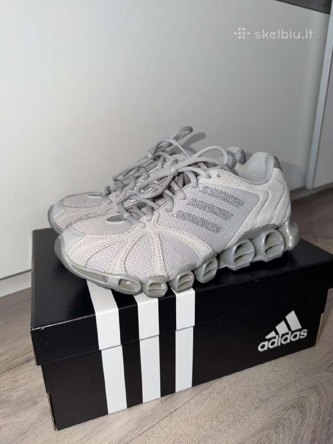 Moteriški „adidas“ sportbačiai