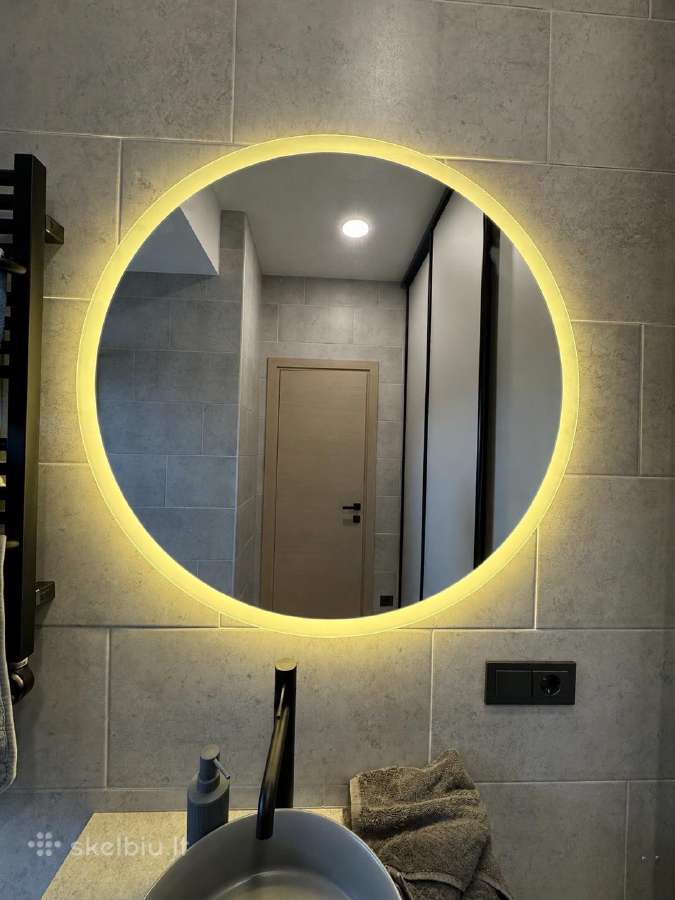 Apvalus veidrodis su LED