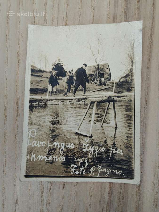 Nuotrauka. Pavojingas žygis per Akmenos upę. 1944