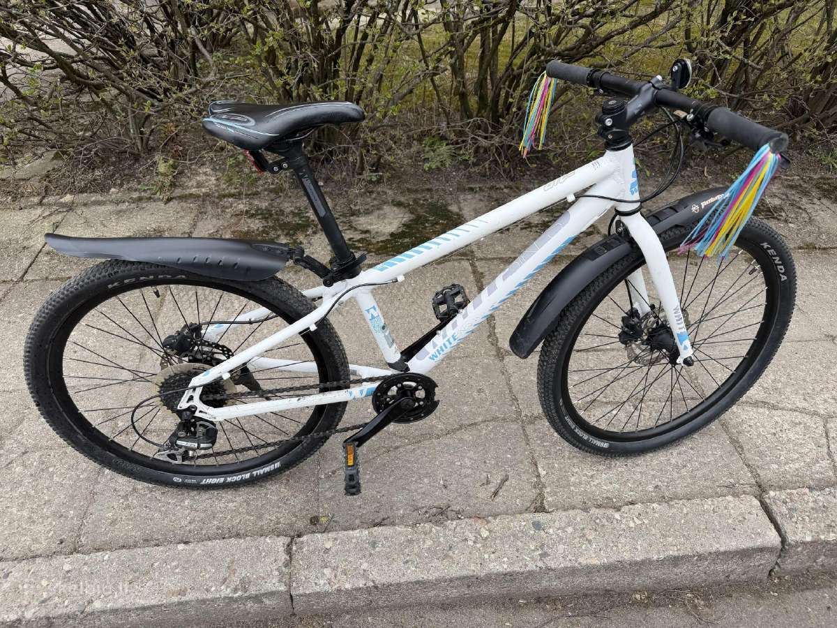 White kalnų dviratis (24" ratai)