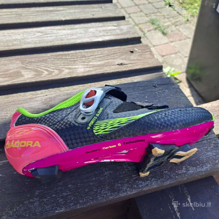 Parduodu dviratininko batelius Diadora