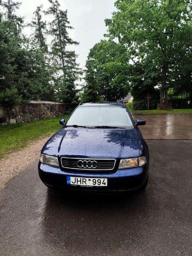 Audi A4 1998 m Universalas