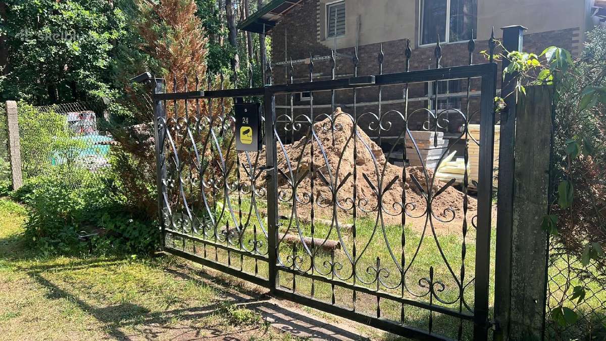 Tvirti metaliniai vartai