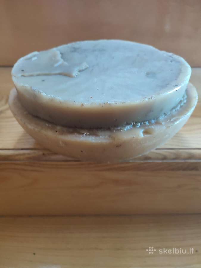 Bičių vaškas. Apie 2 kg.