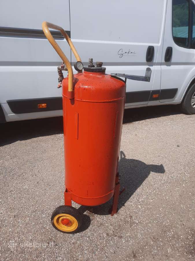 70 litrų smėliasrovė.