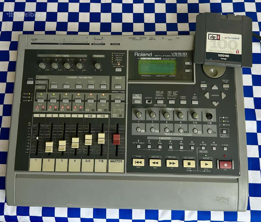 Roland Vs-840 skaitmeninė studijinė darbo stotis