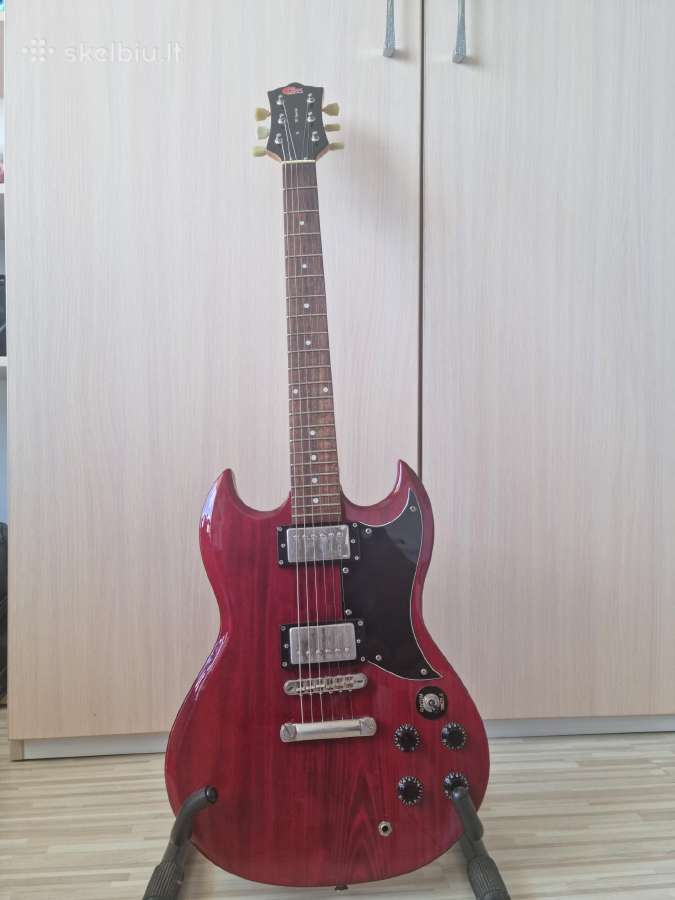 Elektrinė gitara ir kubas ( + priedai )
