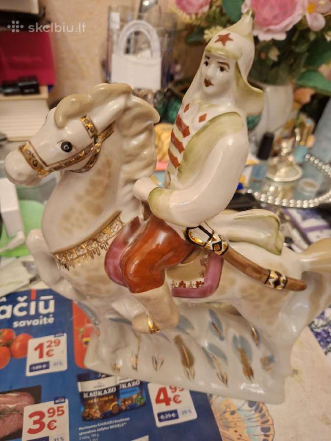 Sena statulele.