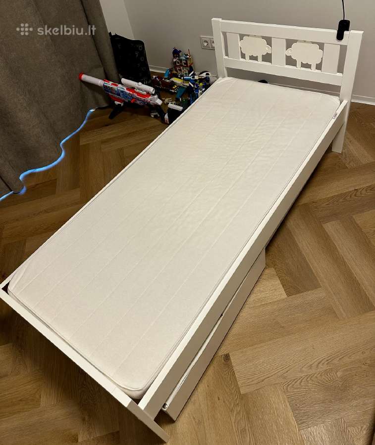 Ikea Kritter su stalčiais Vardo