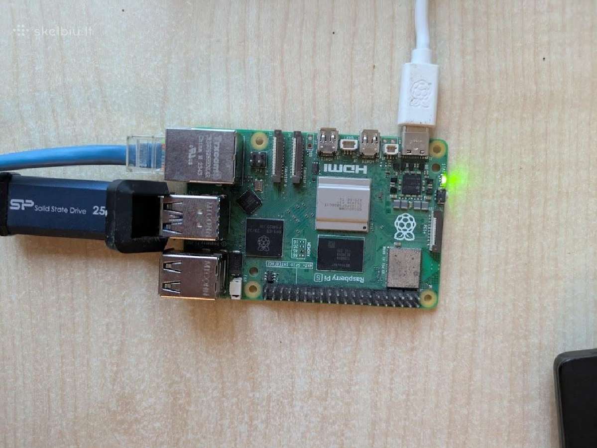 Rasbperry pi 5 4gb + usb c power supply