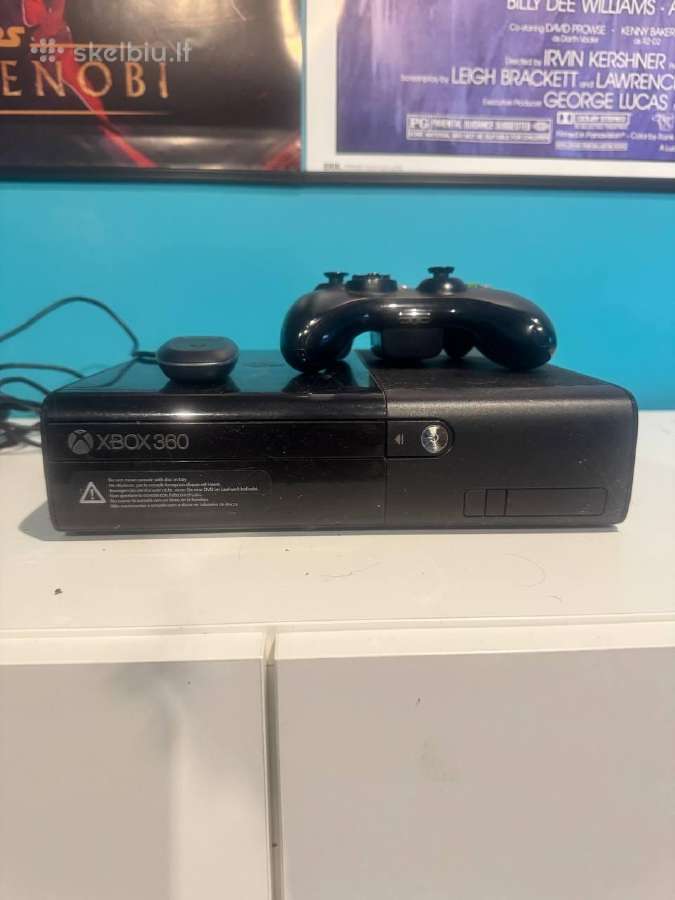 Xbox 360 su pulteliu ir wireless receiver