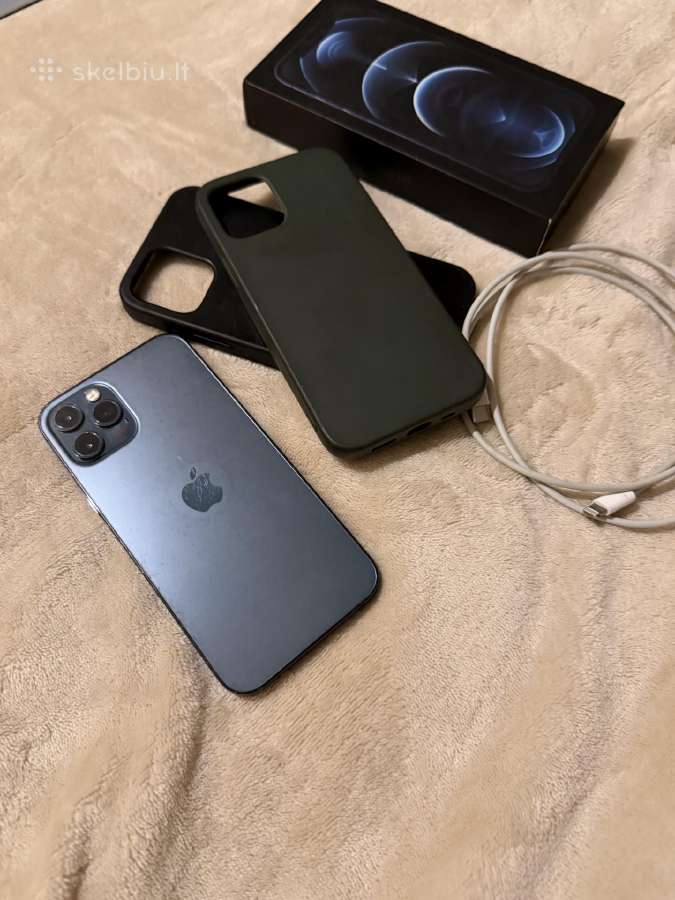 iPhone 12 Pro (su dėžute, pakroveju, dėklais)