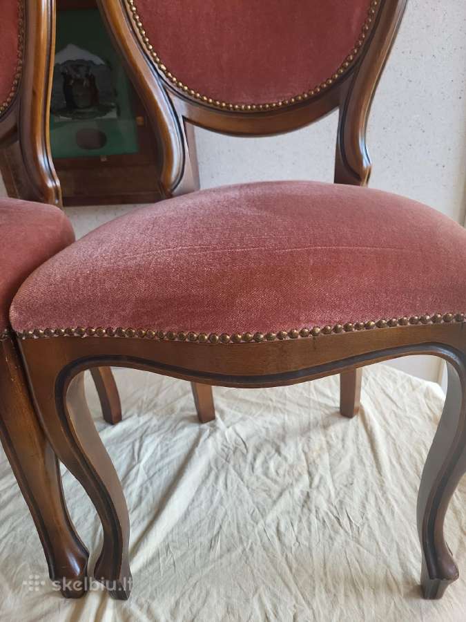 Elegantiškos kėdės su raižytais akcentais - nuotraukos Nr. 4