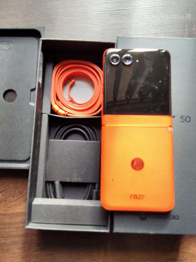 Parduodu motorola razr50