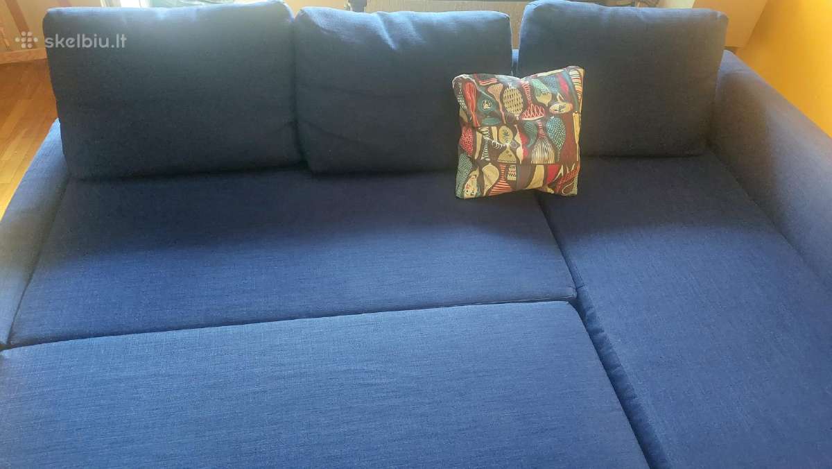 Skubiai parduodama išrinkta mėlyna Ikea sofa-lova