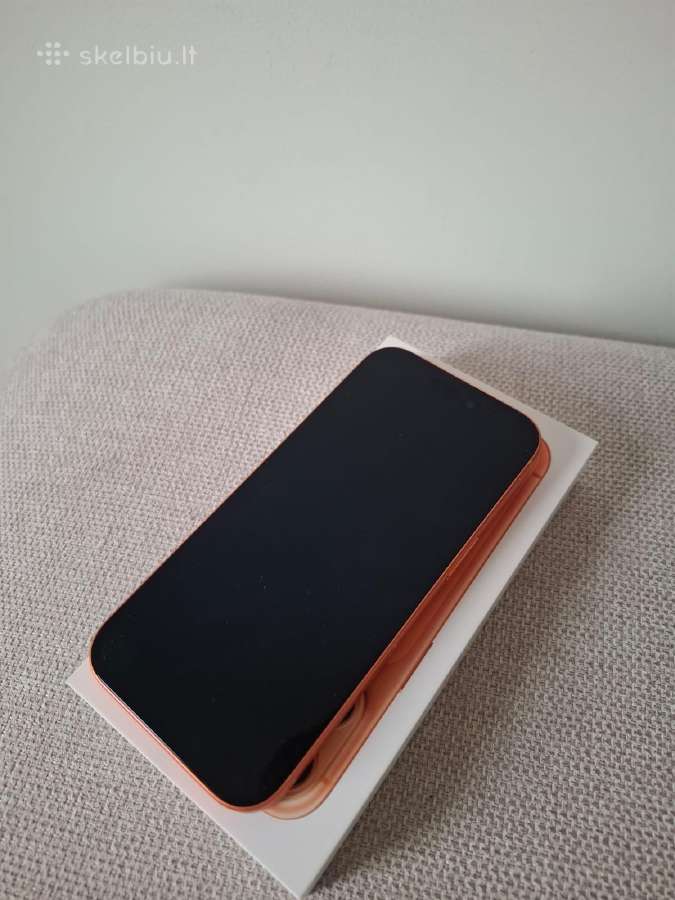 iPhone 17 pro Cosmic Orange