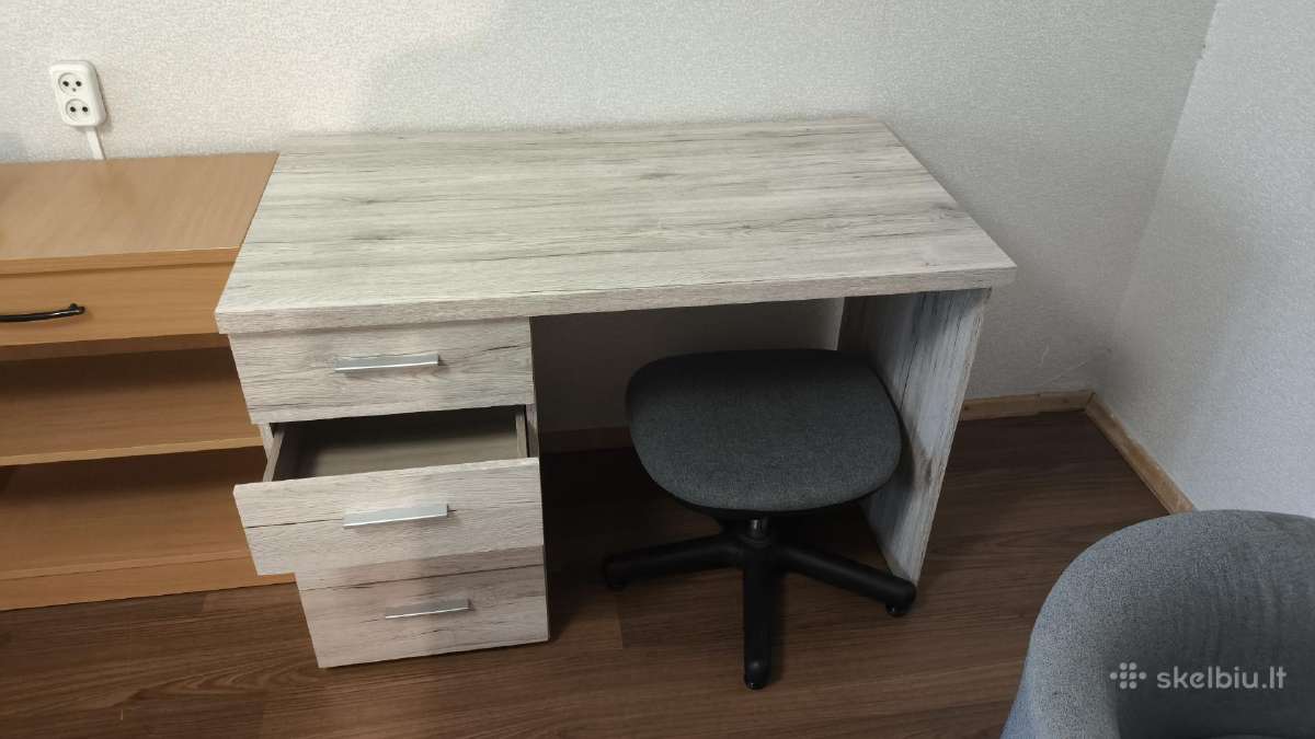 Mokyklinis rašomasis stalas su kėde