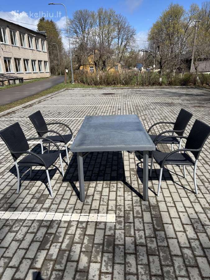 Lauko stalas su kėdėmis