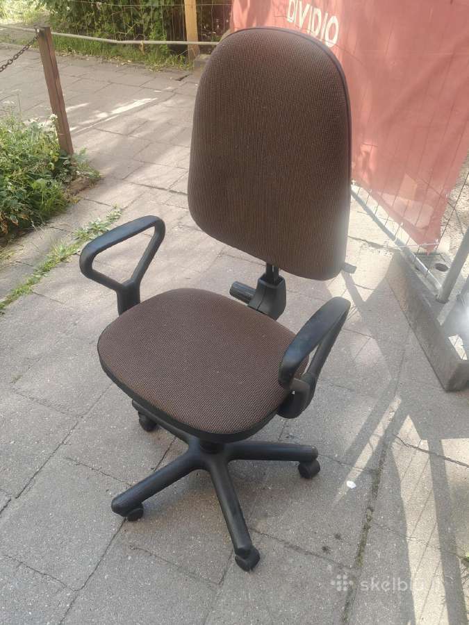 Reguliuojama kėdė
