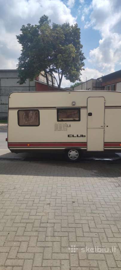 Namelis ant ratų Clab