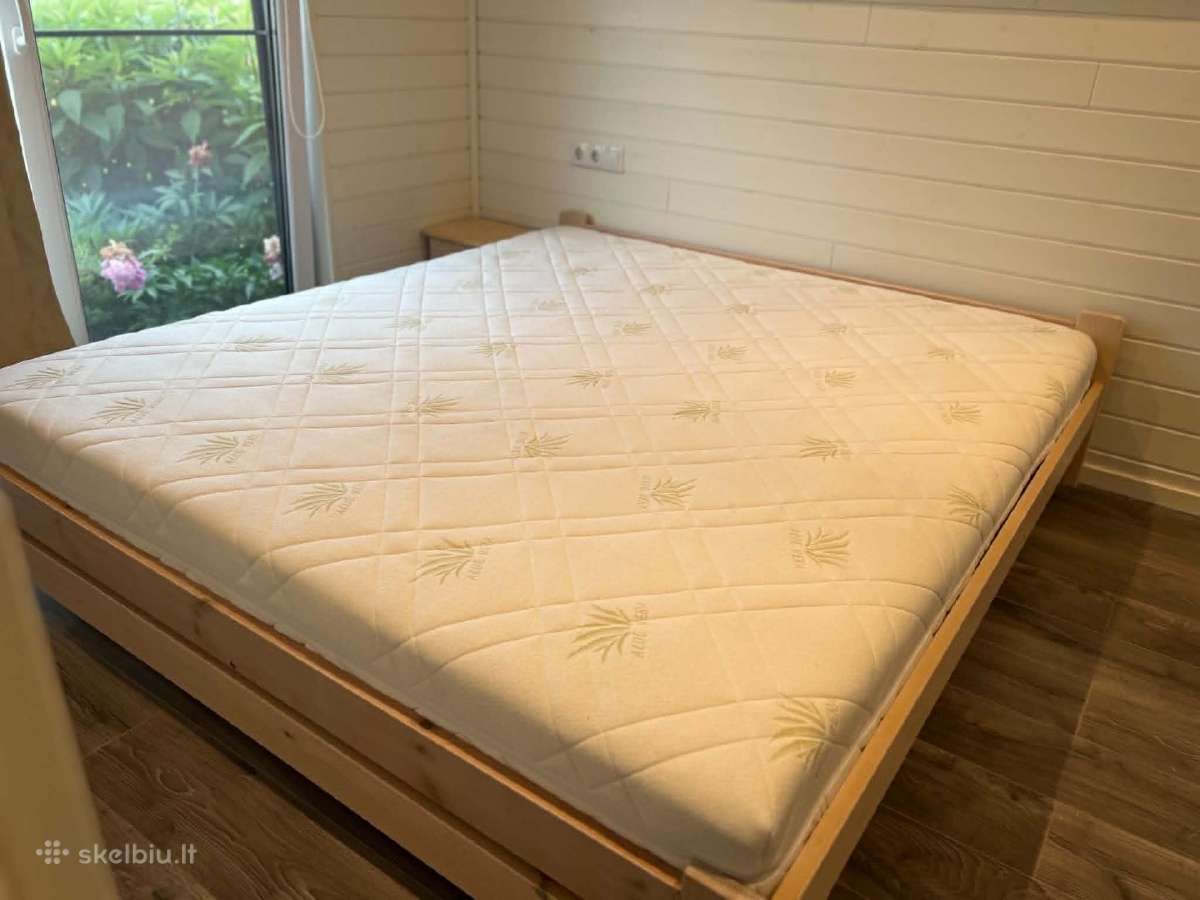 Medinė lova 200x180 su čiužiniu ir spintele - nuotraukos Nr. 5