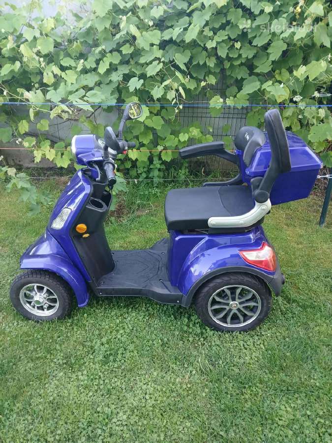 Elektrinis keturatis Skuteris