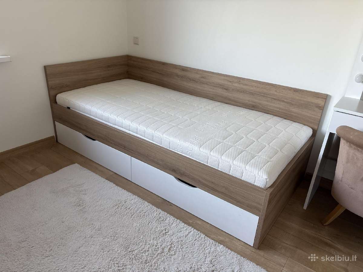 Kušetė su čiužiniu