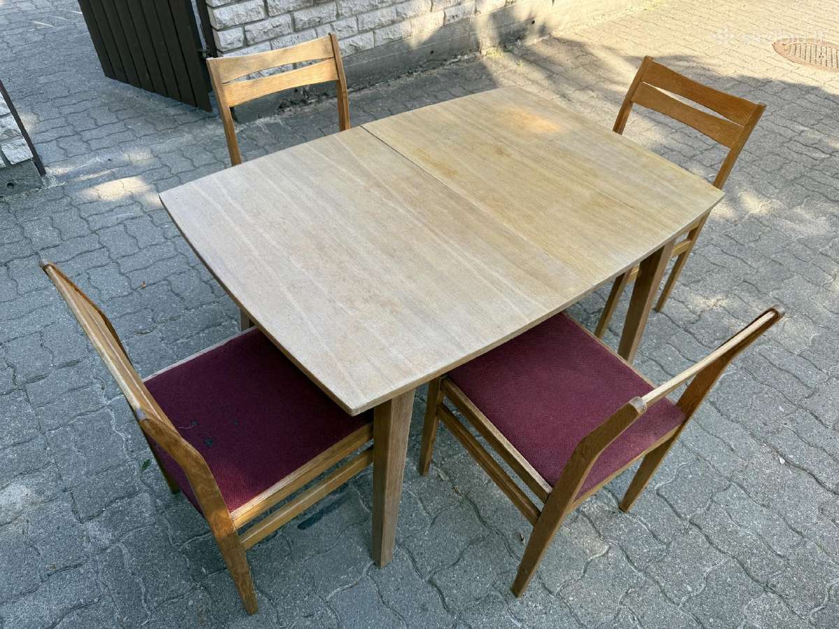 Medinis išskleidžiamas stalas ir 6 kėdės
