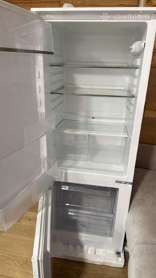 Šaldytuvas su šaldymo kamera-140 cm, viskas veikia