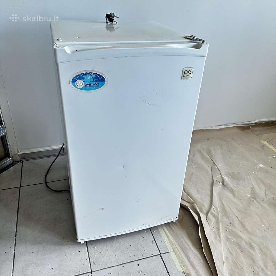 Nedidelis šaldytuvas su kamera