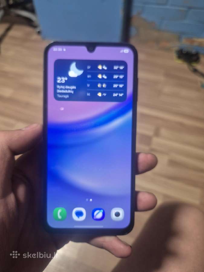Samsung galaxy a15 su dėžute 4/128gb